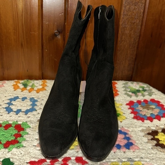 NWT Olivia & Kate Boots Size 9 - Picture 6 of 10